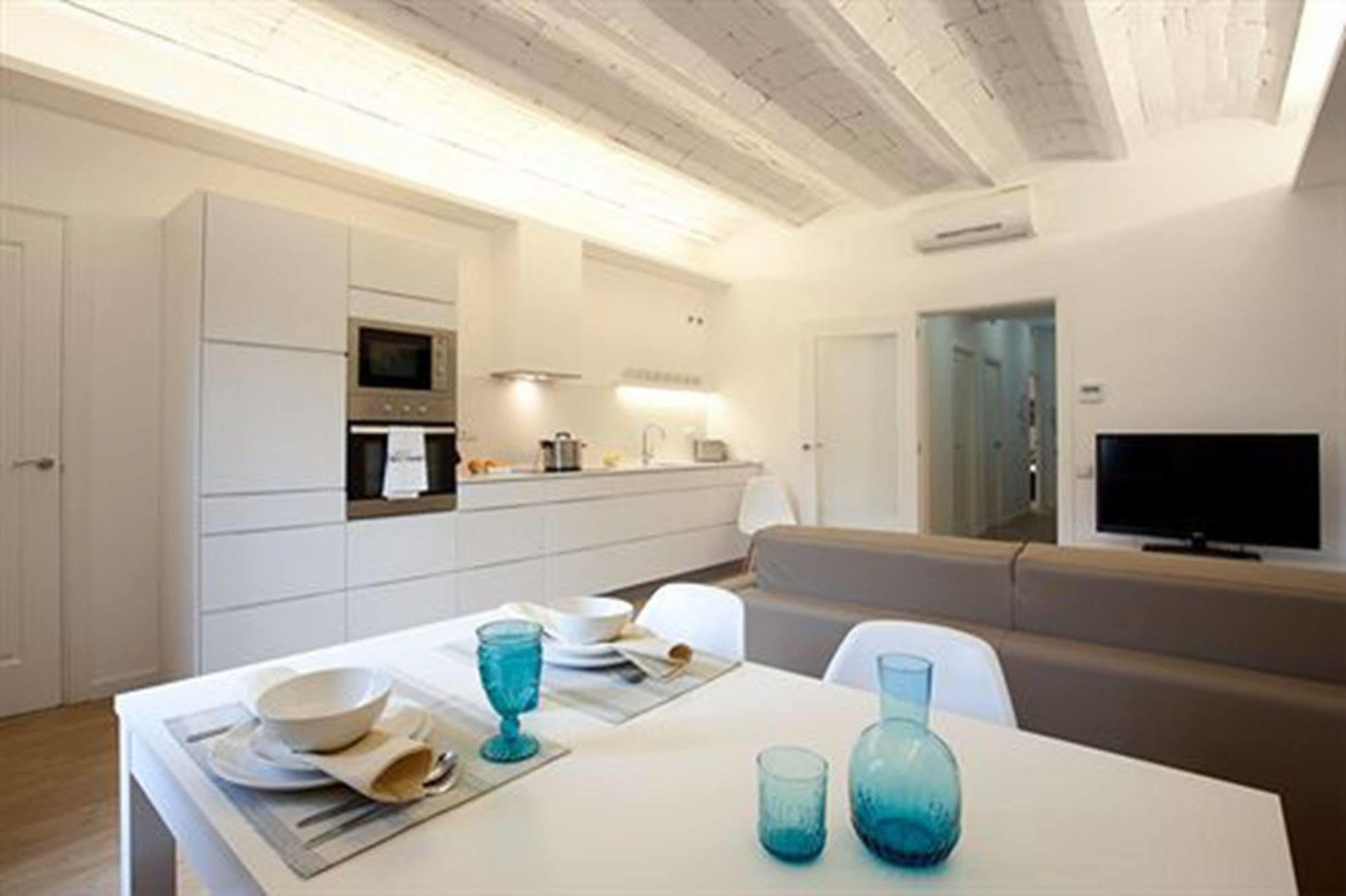 Rent Top Apartments near Plaza de Cataluña Barcelona Exterior foto