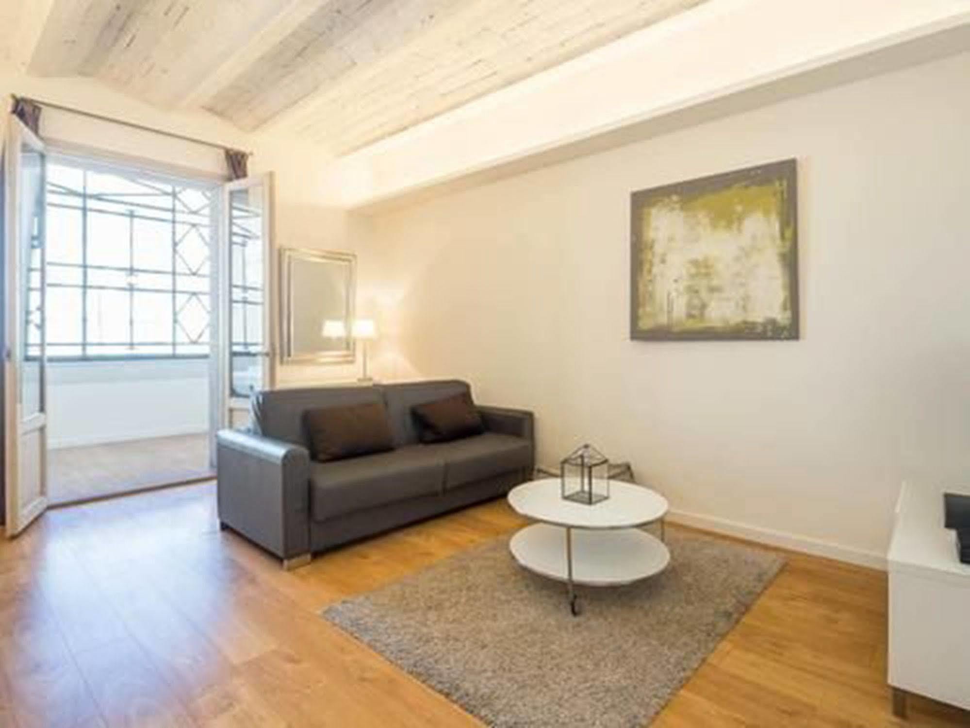 Rent Top Apartments near Plaza de Cataluña Barcelona Exterior foto