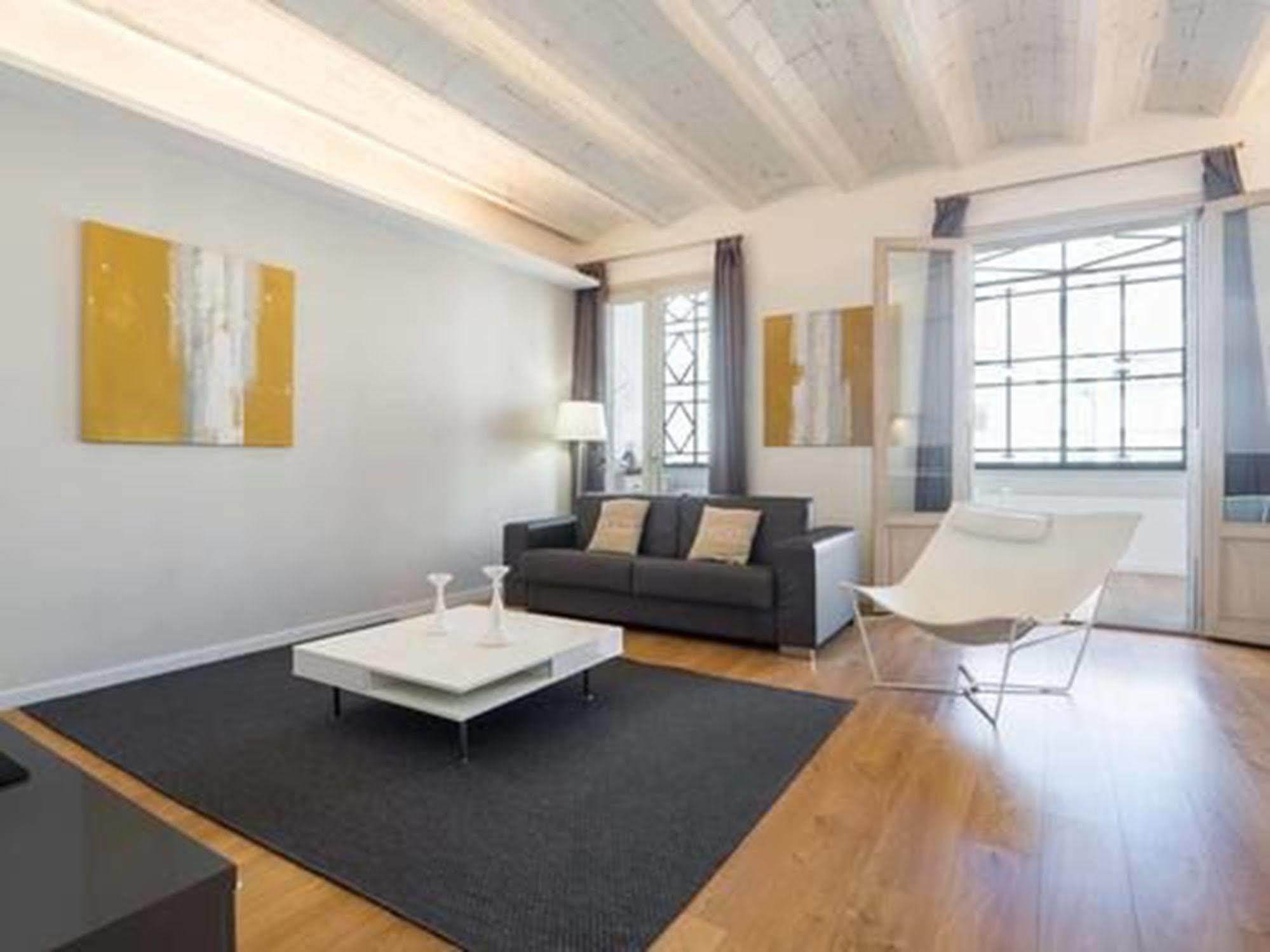 Rent Top Apartments near Plaza de Cataluña Barcelona Exterior foto